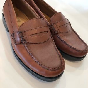 Loafers Bass Weejuns size 7 W excellent condition